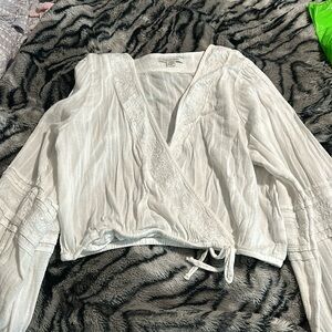 American Eagle white top ￼